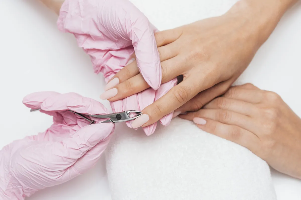 حلم قص الأظافر في المنام - الصورة تعبيرية من freepik