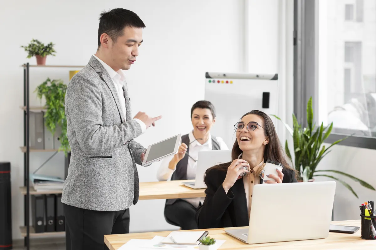 إدارة العلاقات جزء من نجاح العمل الحر - المصدر freepik