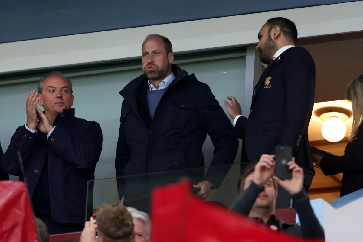 الأمير ويليام في فيلا بارك بمدينة برمنغهام، وسط إنجلترا (Prince William at Villa Park in Birmingham, central England). مصدر الصورة: Darren Staples / AFP