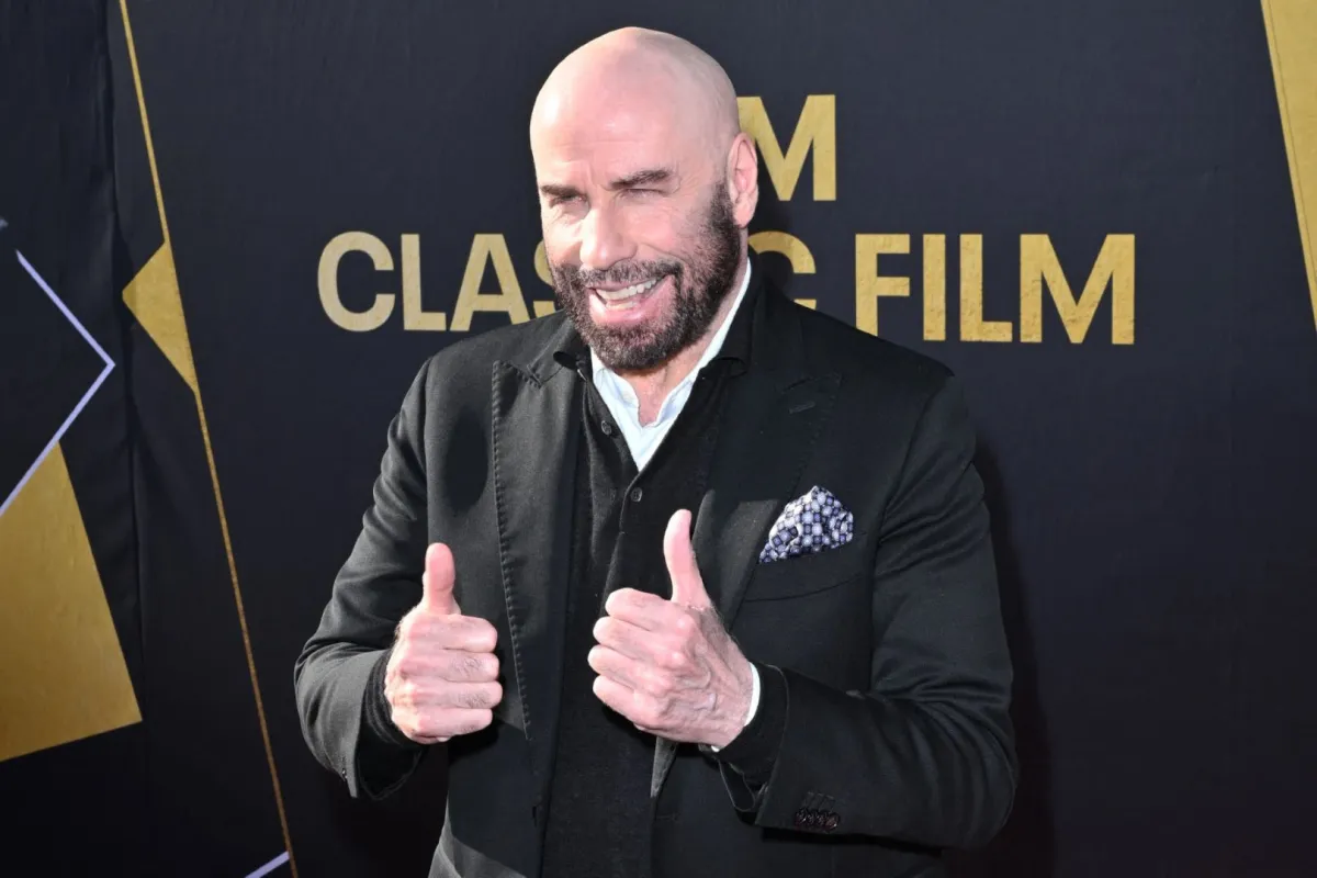 جون ترافولتا في مسرح تي سي إل الصيني في هوليوود كاليفورنيا (John Travolta at TCL Chinese Theater in Hollywood, California). مصدر الصورة: Robyn BECK / AFP