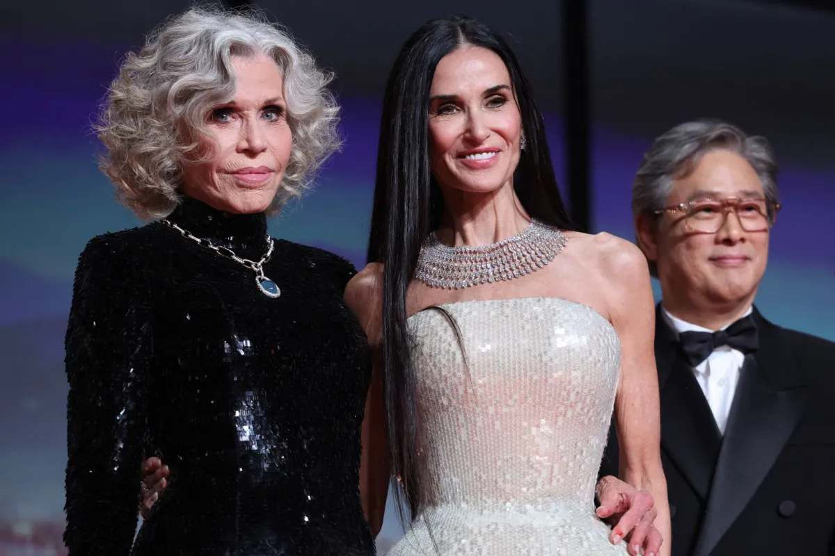 جين فوندا Jane Fonda وديمي مور Demi Moore في حفل افتتاح مهرجان كان السينمائي 2026. مصدر الصورة: Valery HACHE / AFP