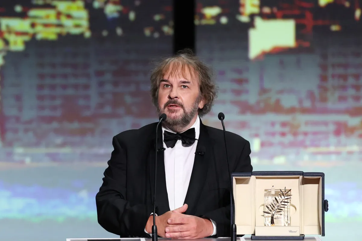 بيتر جاكسون Peter Jackson من مهرجان كان 2026 - Photo by Sameer AL-DOUMY / AFP