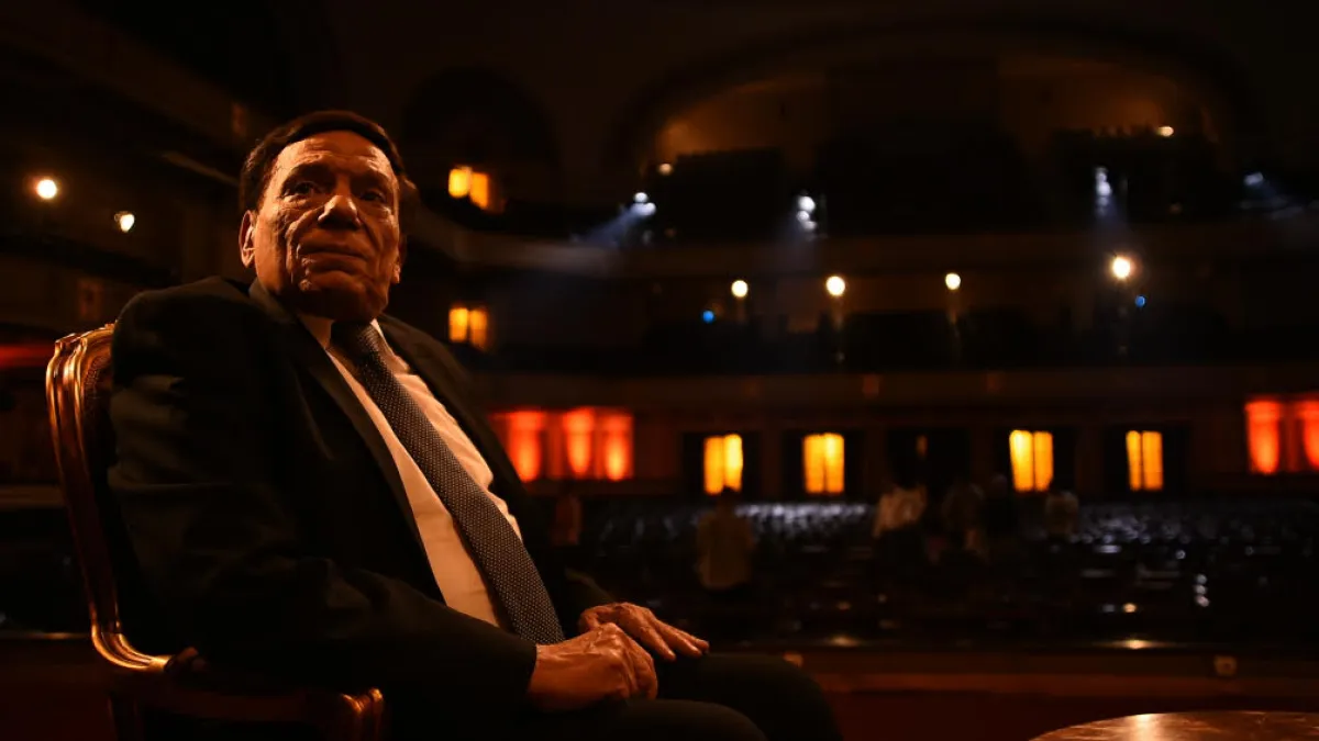 عادل إمام- الصورة من المركز الإعلامي لقناة mbc مصر