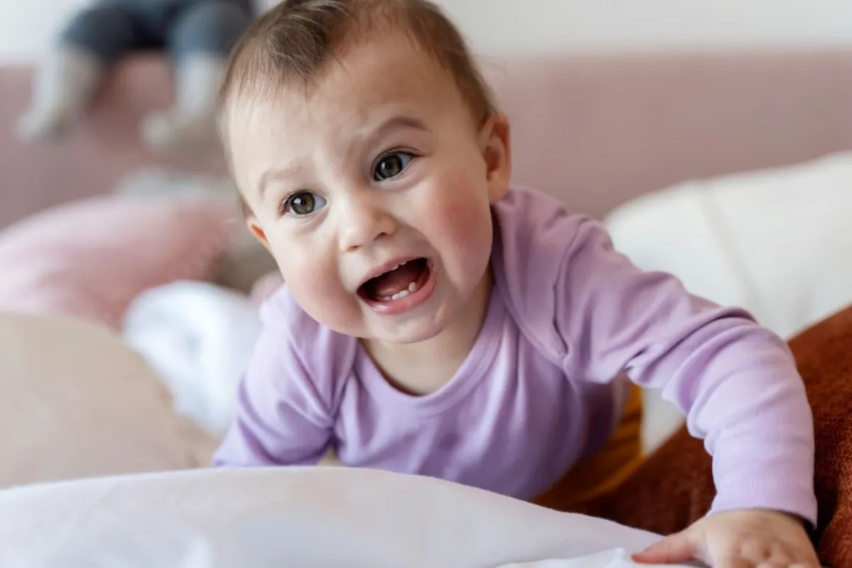 صورة لطفل يعاني من مشاكل التسنين