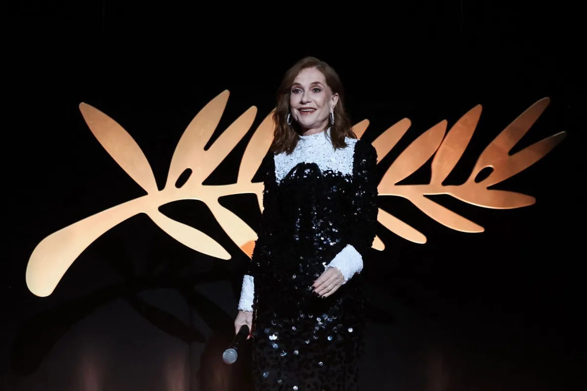 إيزابيل أوبير Isabelle Huppert في مهرجان كان السينمائي 2026. مصدر الصورة: Valery HACHE / AFP
