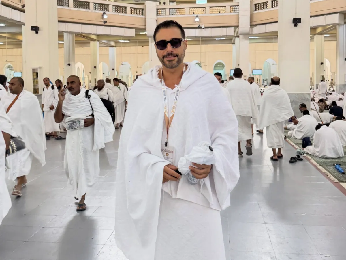 أحمد السعدني أثناء أداء مناسك العمرة