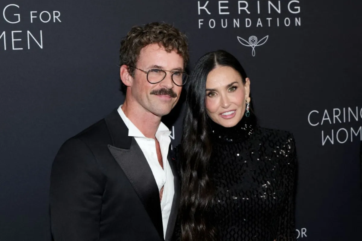 براد غورسكي Brad Goreski مع ديمي مور Demi Moore- (مصدر الصورة Mike Coppola/Getty Images/AFP)