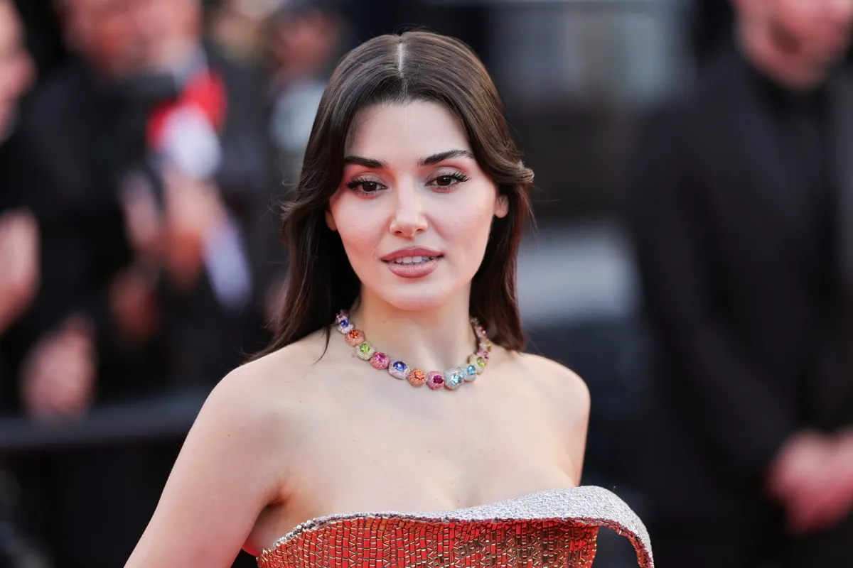 هاندا أرتشيل Hande Ercel  في اليوم الثاني من مهرجان كان السينمائي 2026( مصدر الصورة:  Neilson Barnard/Getty Images)