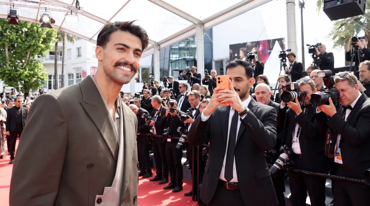 HONOR تتعاون مع الممثل السعودي عبد الرحمن بن نافع ليوثق  تجربته في مهرجان كان السينمائي