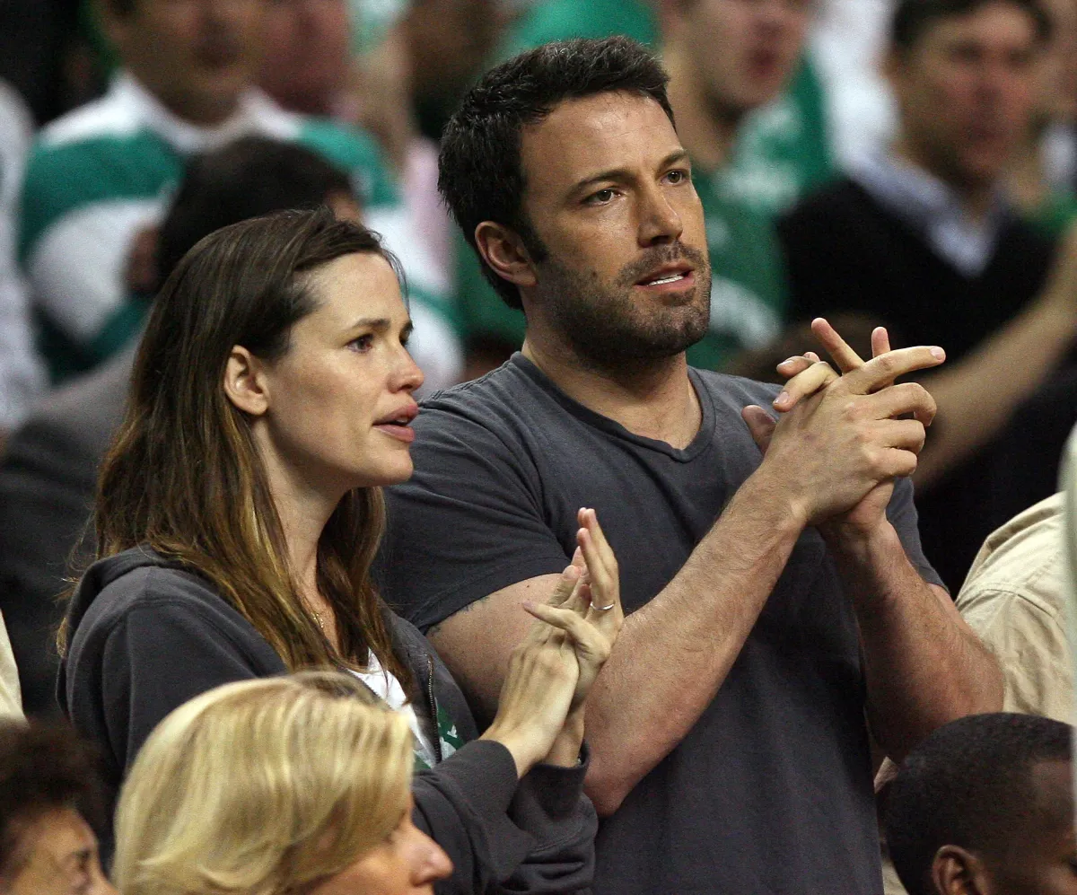 جينيفر جارنر وبن أفليك Jennifer Garner and Ben Affleck عام 2009 - Photo by ELSA / GETTY IMAGES NORTH AMERICA / Getty Images via AFP