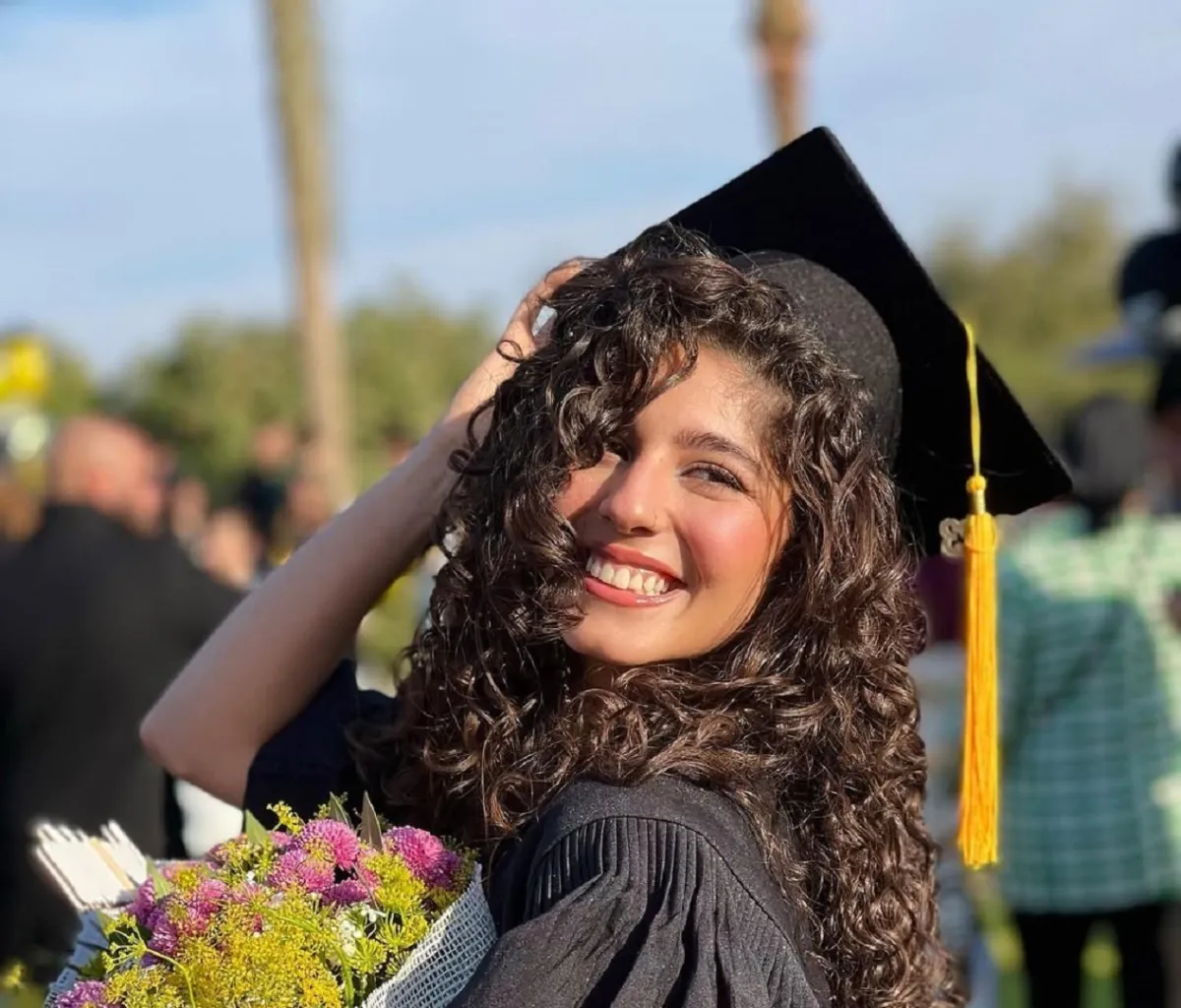 قبل يوم التخرج .. استوحي تسريحتك من أشهر نجمات جيل زد لاطلالة لا تنسى