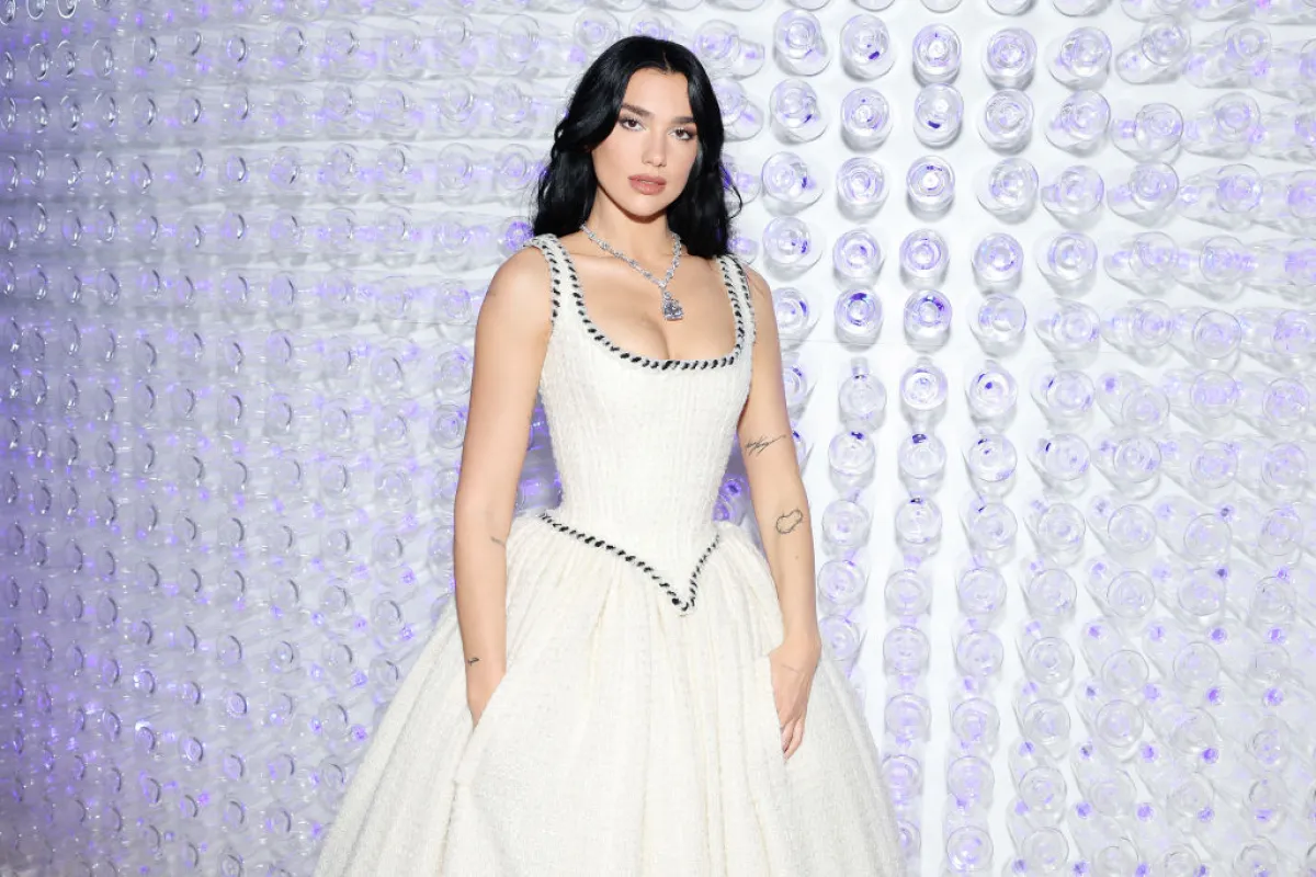 النجمة دوا ليبا Dua Lipa- (مصدر الصورة Cindy Ord/MG23/Getty Images for The Met Museum/Vogue)