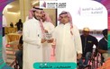 الفائقة أحمد العساف يكرم المنشد الكفيف سيف الأكلبي  في مركز الملك فهد الثقافي .jpg