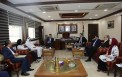 الملحقون والمستشارون الثقافيون مع رئيس الجامعة.jpg