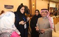 العنزي مع عدد من الإعلاميات السعوديات.jpg