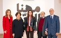 الملكة رانيا مع الأميرات غيداء ووجدان والفنان مهنا الدرة.jpg