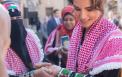لقاء الملكة رانيا مع متطوعين ومستفيدين من مؤسسة محافظتي.jpg