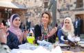 الملكة رانيا خلال زيارة إلى محافظة اربد.jpg