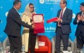 تُمنح هذه الجائزة للشخصيات التي تمثل نموذجًا متكاملاً للعالم القادر على الجمع بين العمق الأكاديمي والرؤية الاستراتيجية