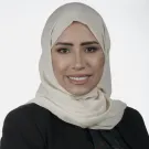 طبيبة الأسنان السعودية فاطمة القديحي، أمين مجلس الإدارة وعضو المجلس التنفيذي الأعلى للبورد الأمريكي لإصلاح الأسنان - الصورة من حساب أول سعودية على منصة إكس