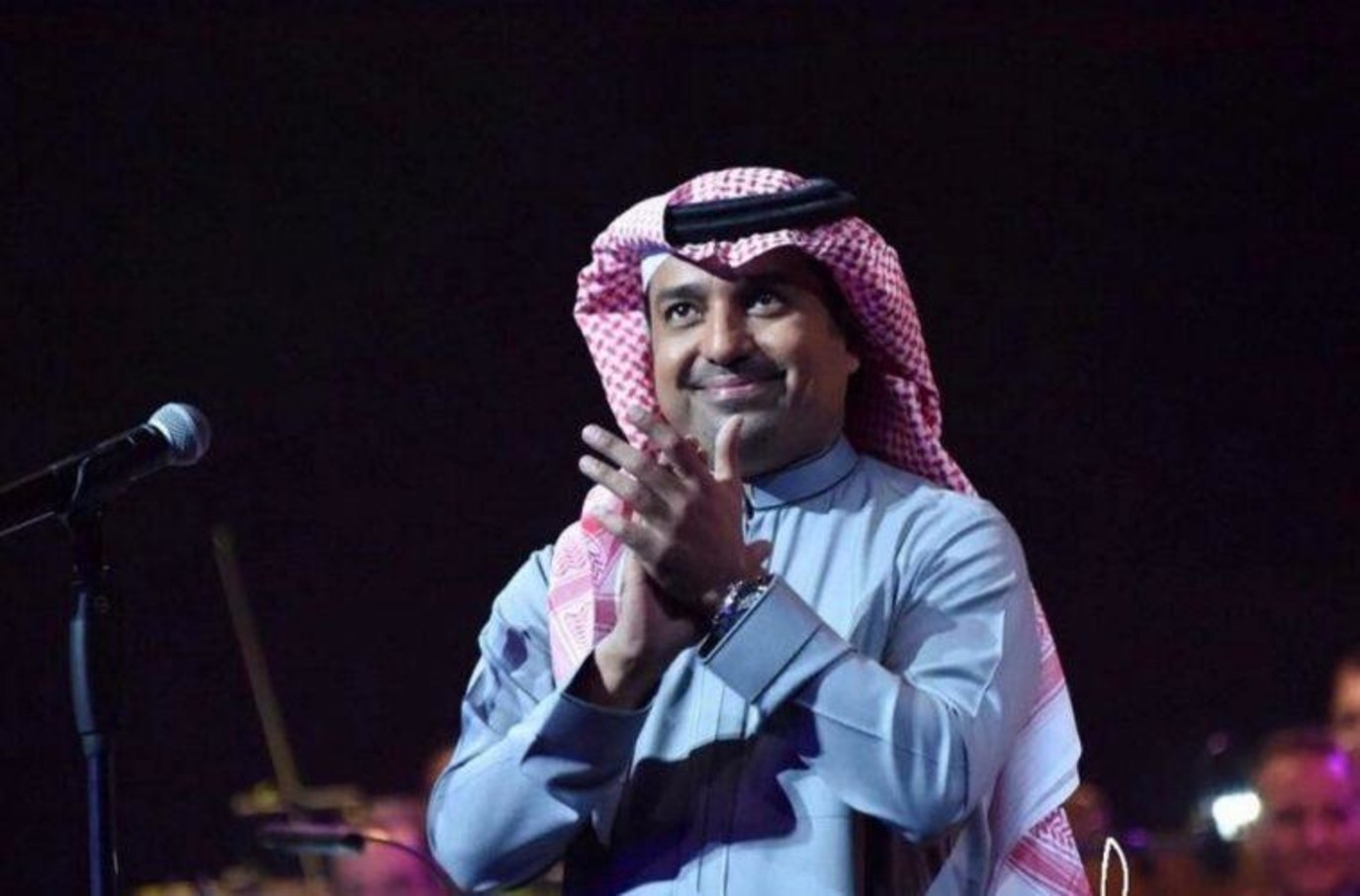 راشد الماجد يطرح 21 أغنية عبر قناته في