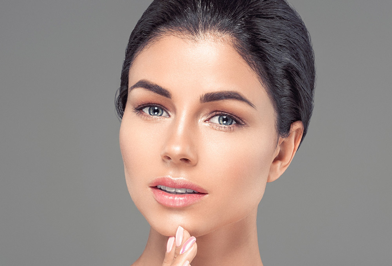 طريقة عمل مكياج نيود طبيعي لصيف 2021 | مجلة سيدتي