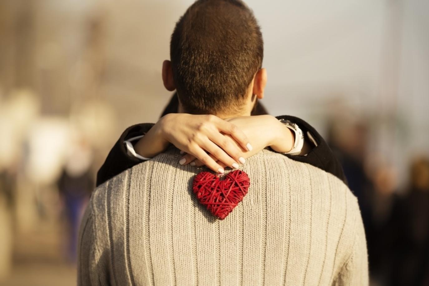 رؤية الشخص الذي تحبه في المنام: هل يشتاق لك؟ - أسباب ظهور الأحلام بالشخص الذي تحبه