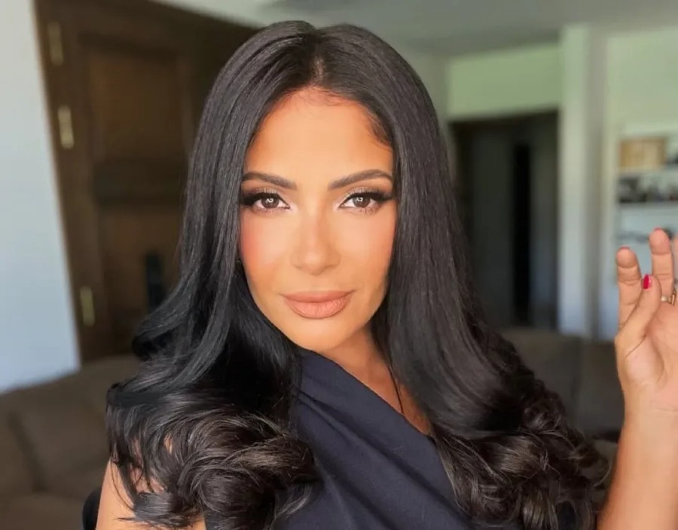 منى زكي.. فنانة التجريب واحتضان الأفكار الجريئة