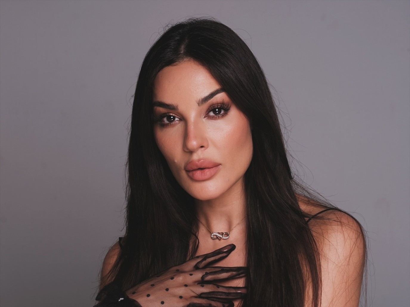 نادين نسيب نجيم تحتفل بيوم ميلادها بإطلالة ملكية وأجواء خاصة