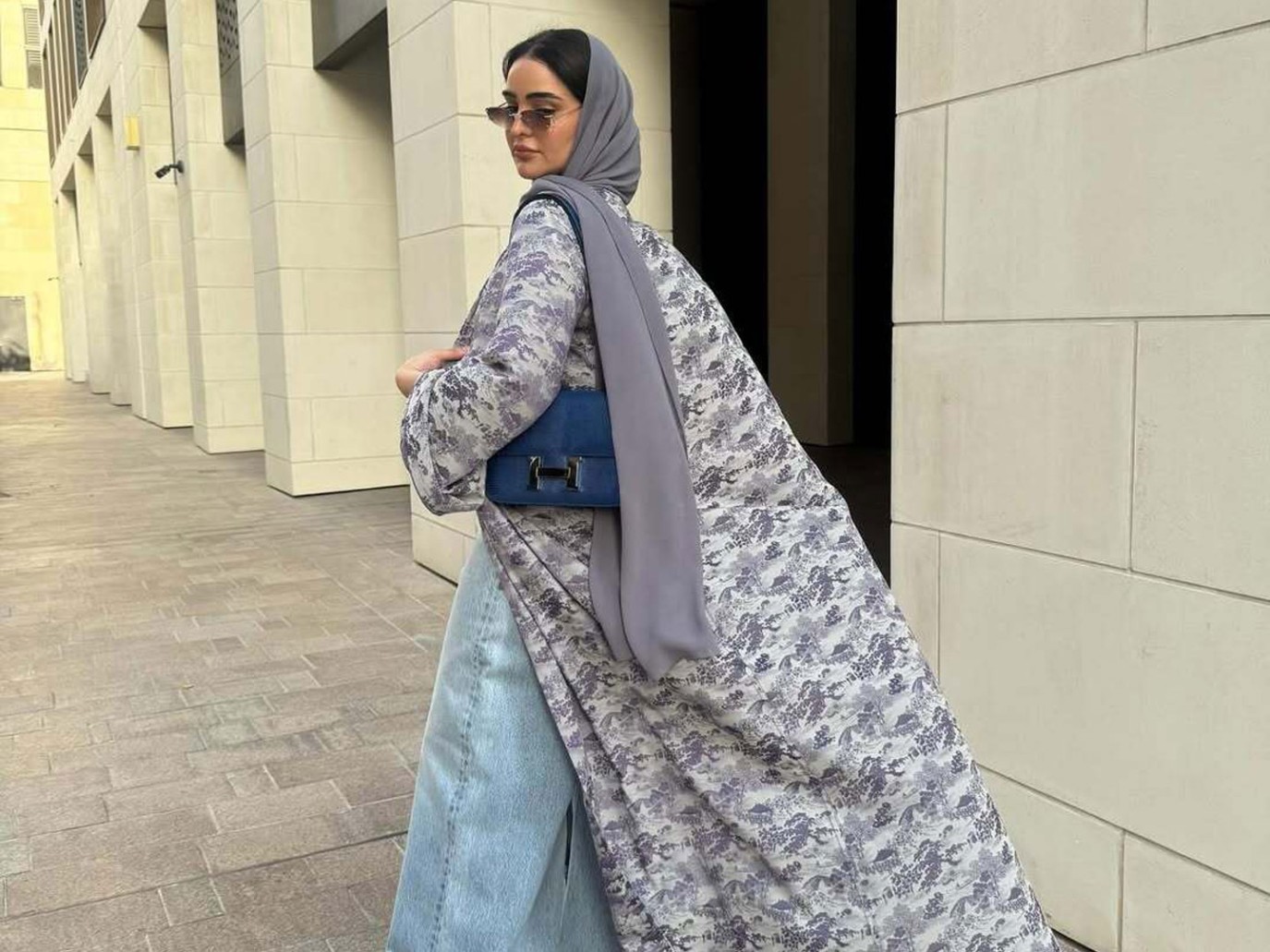ما هي العبايات المفضلة للجيل زد؟.. استوحيها من مدونات الموضة