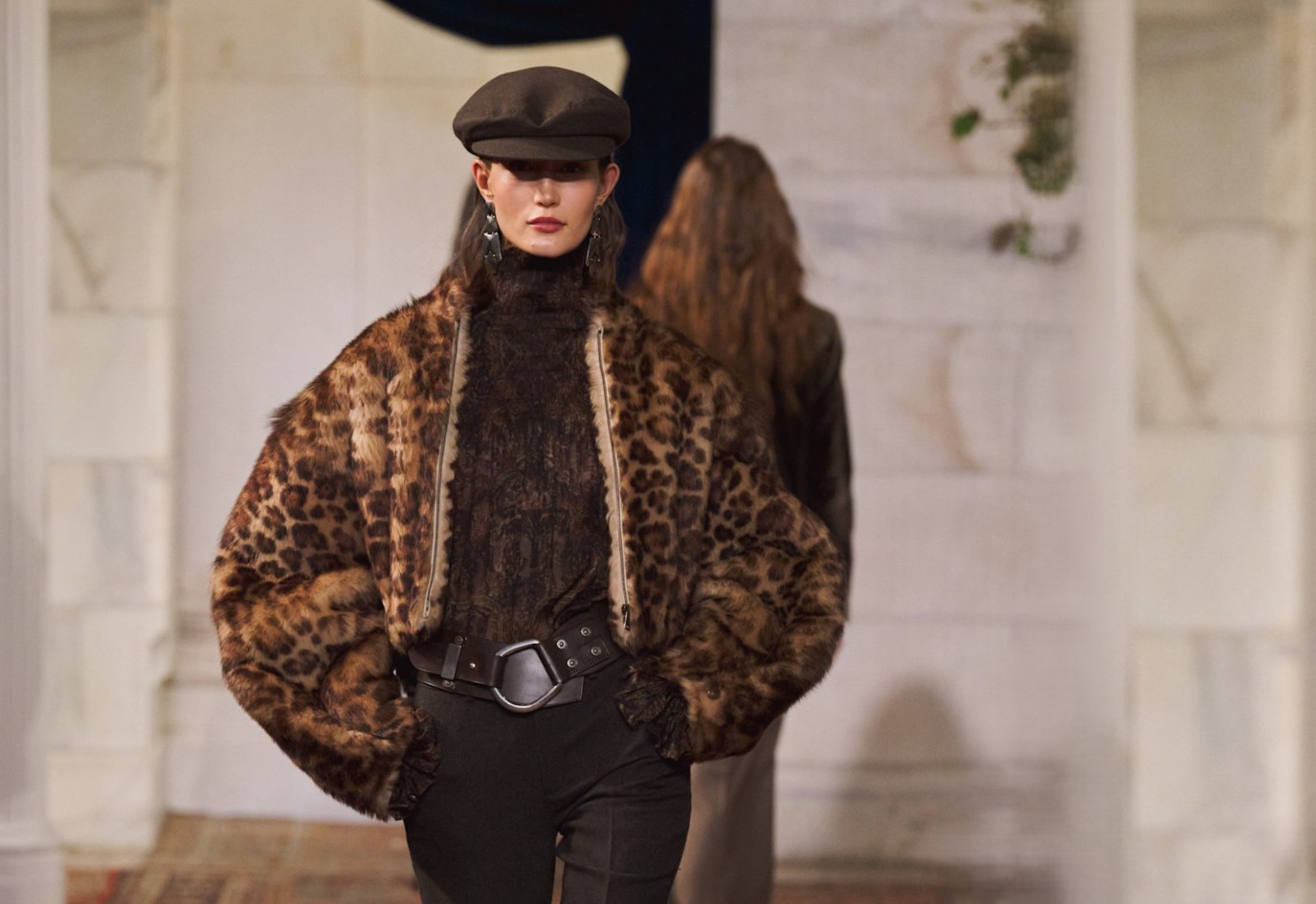 أبرز الأكسسوارات التي لن تستغني عنها من أسبوع نيويورك للموضة لخريف 2026