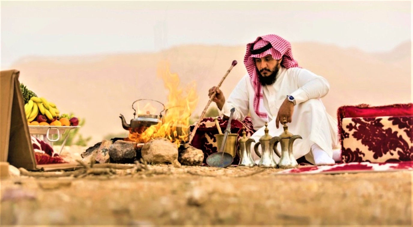 في يوم التراث العالمي : القهوة رمز الضيافة السعودية على أنغام النجر ورائحة الهيل والبخور