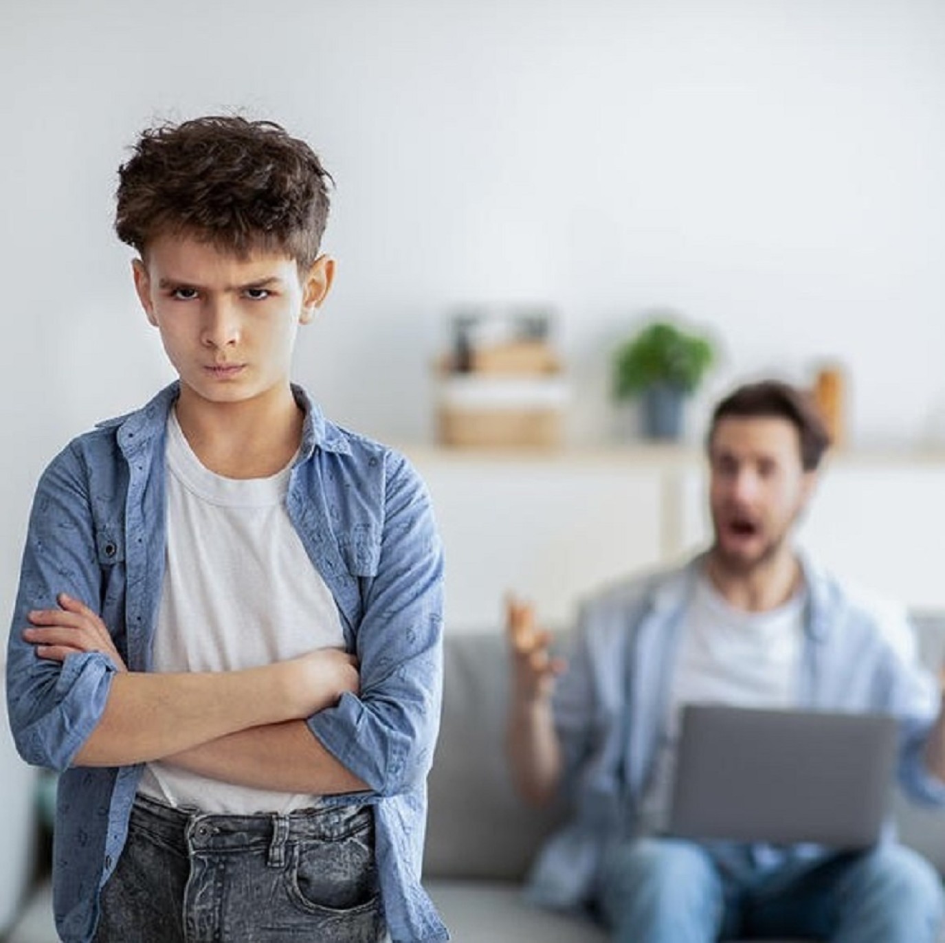 ابنكِ المراهق عنيد: إليكِ 6 نصائح فعالة للتعامل معه