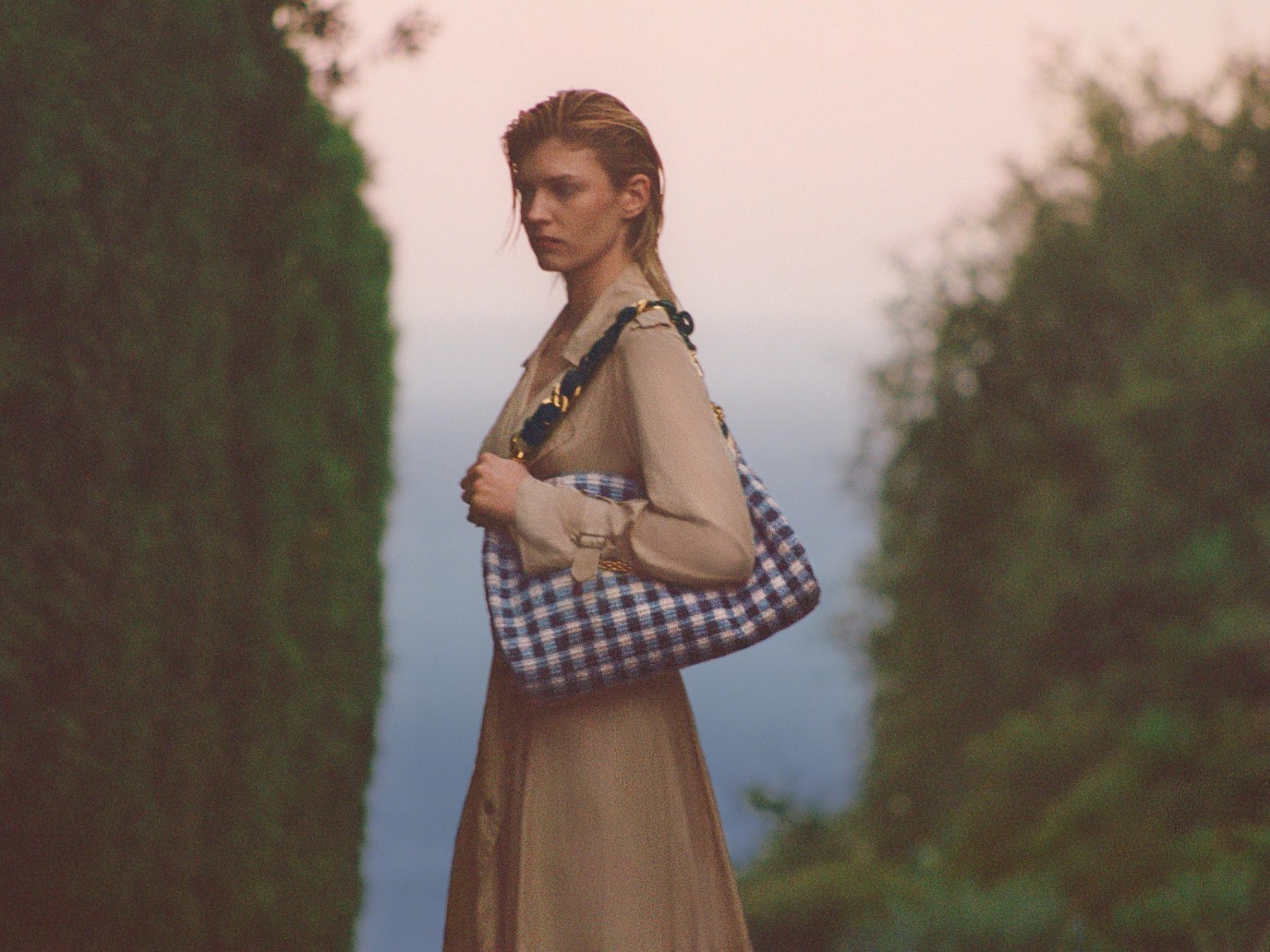 أجواء صيفية حالمة في حملة جيمي شو الجديدة