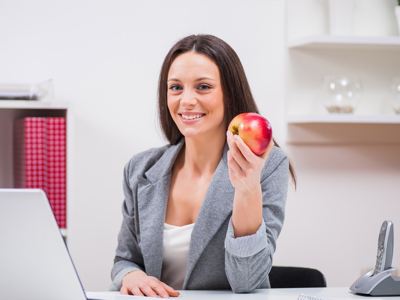 تعرفي على فوائد تناول التفاح يومياً وأفضل الطرق لإدخاله في نظامكِ الغذائي