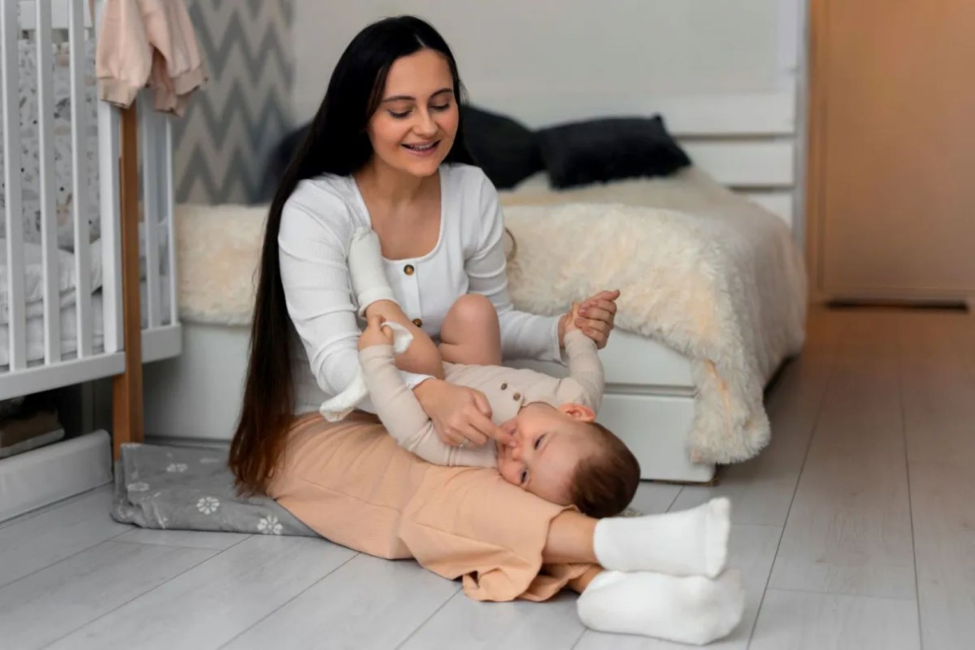 3 أخطاء تربوية تقع بها الأم مع طفلها الأول كتجربة أولى للأمومة
