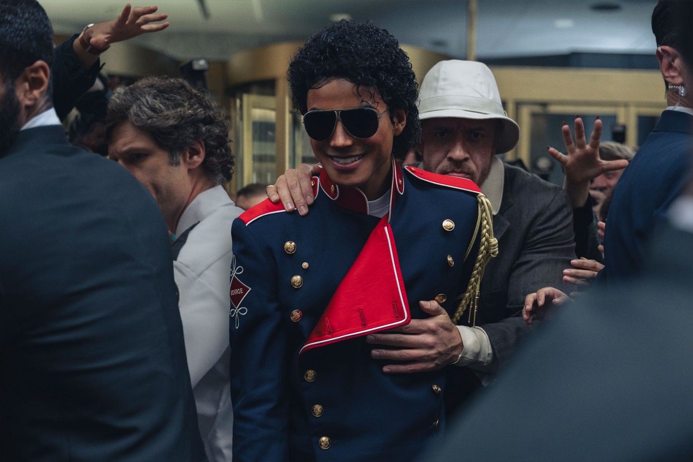 مراجعة فيلم Michael عن مايكل جاكسون .. علبة حلوى فاخرة تتركك جائعًا!