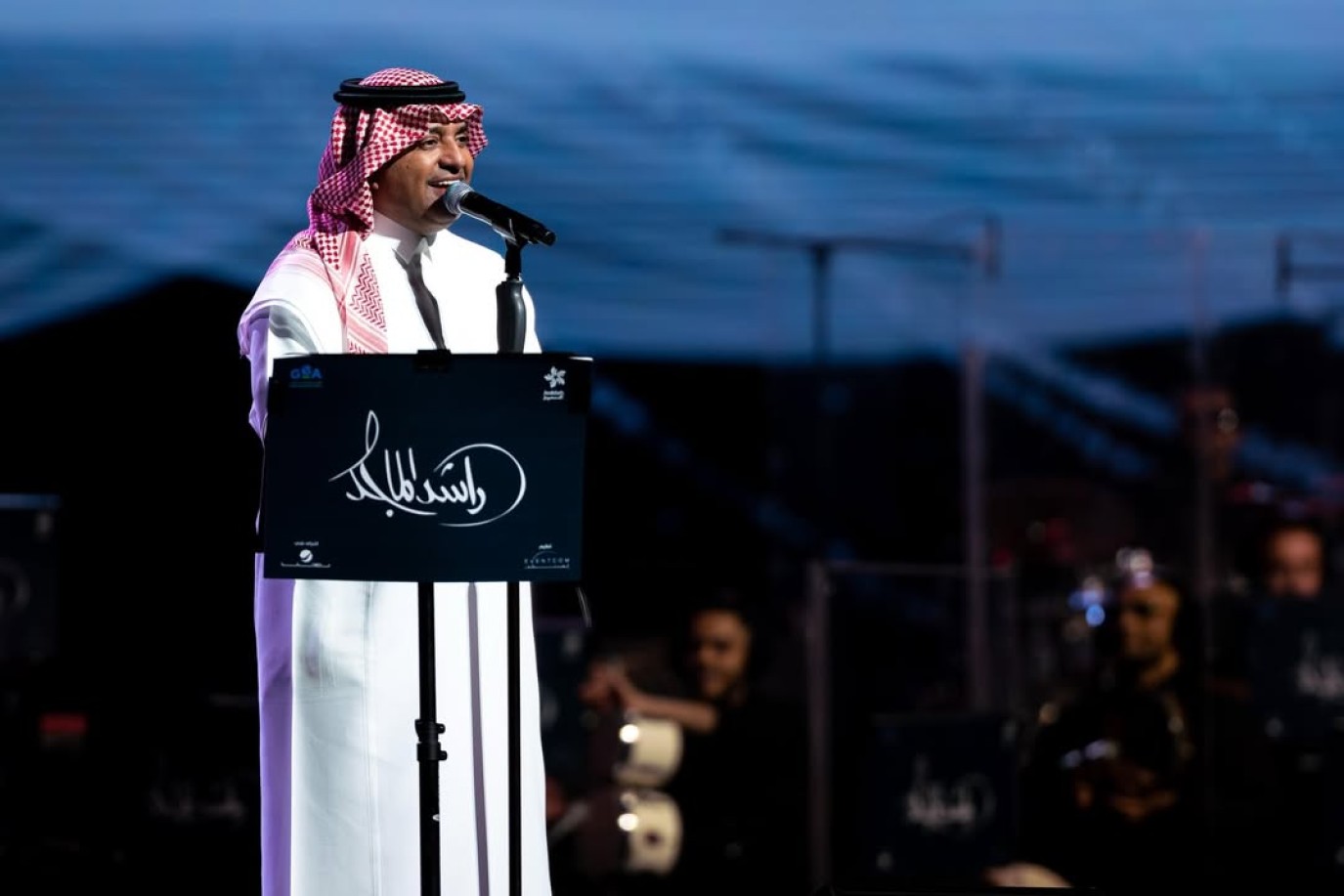 راشد الماجد يطرب جمهور جدة في ليلة غنائية استثنائية