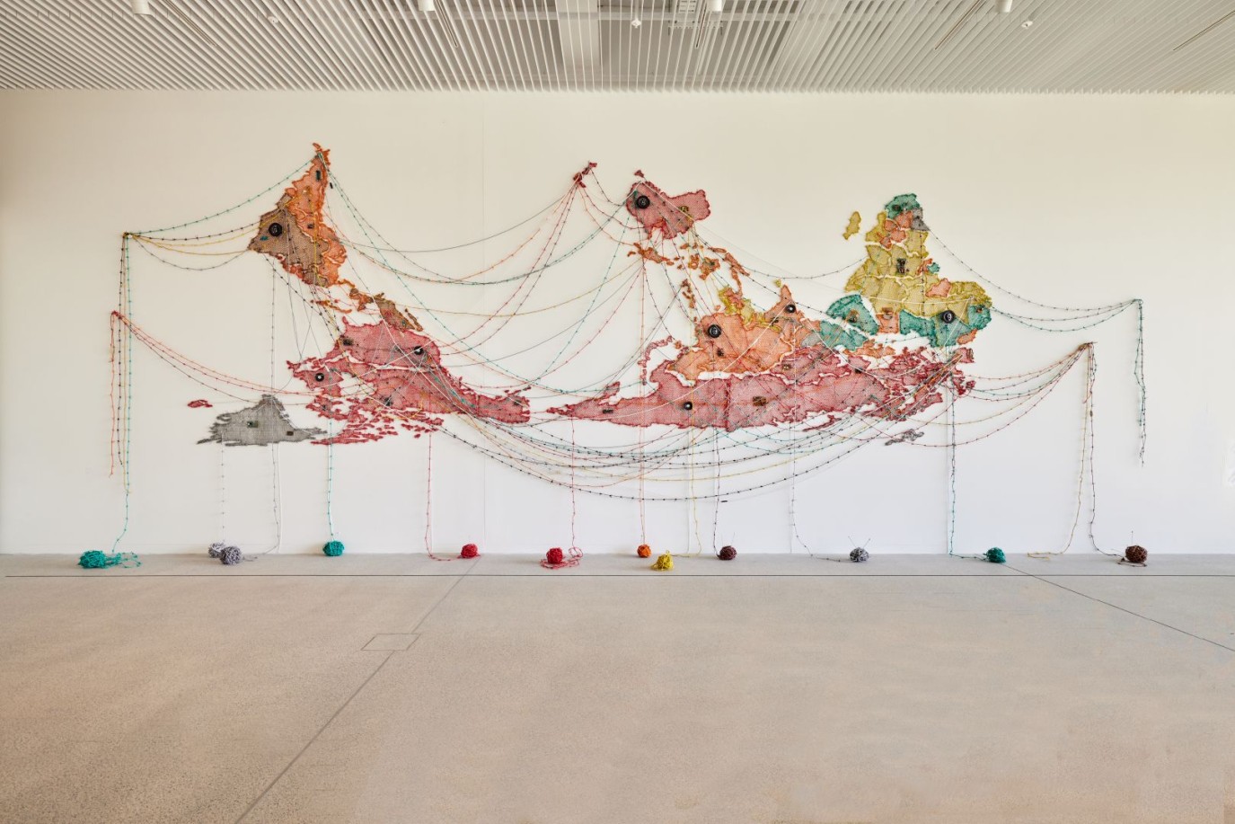 وزارة الثقافة السعودية تُنظم معرضاً فنيّاً عن الخرائط بعنوان: خيالٌ حتميٌ: الخرائط، الفن، وملامح عالمنا في البندقية