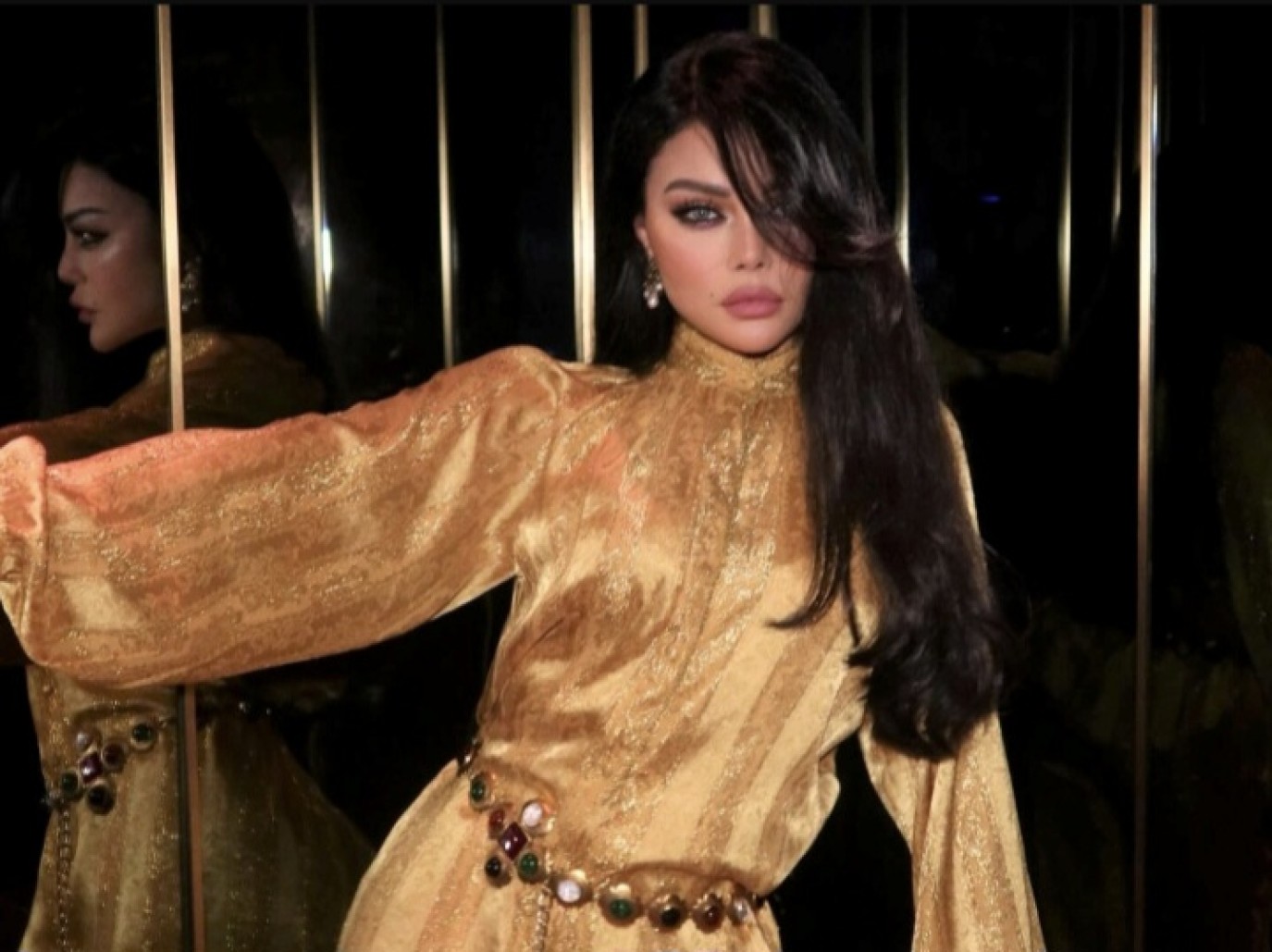 استوحي موديلات فساتين سهرة برَّاقة من النجمات لسهرات عيد الأضحى