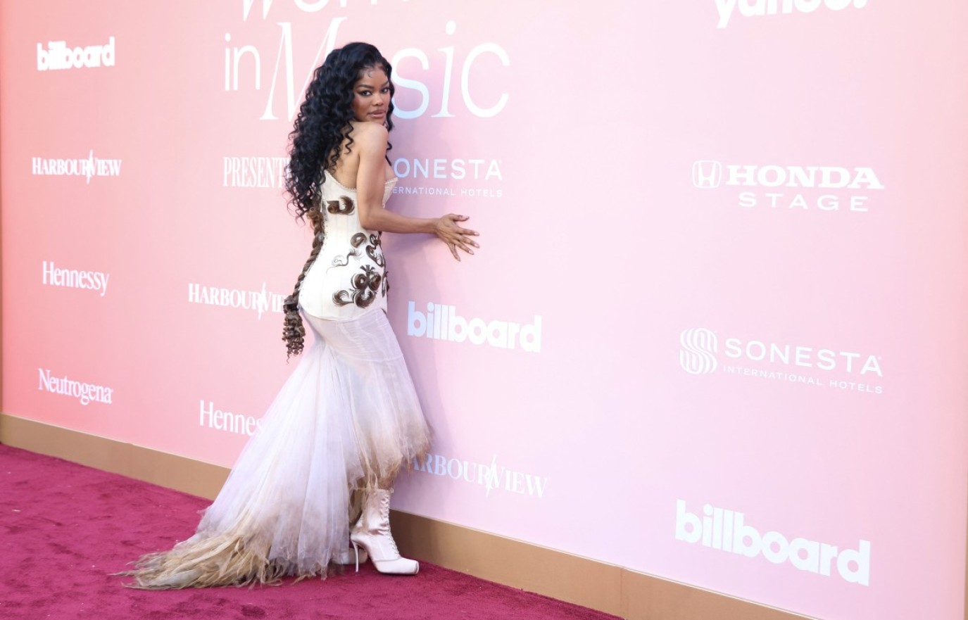 3 مصممين عرب يوقّعون أجمل إطلالات حفل Billboard Women in Music 2026