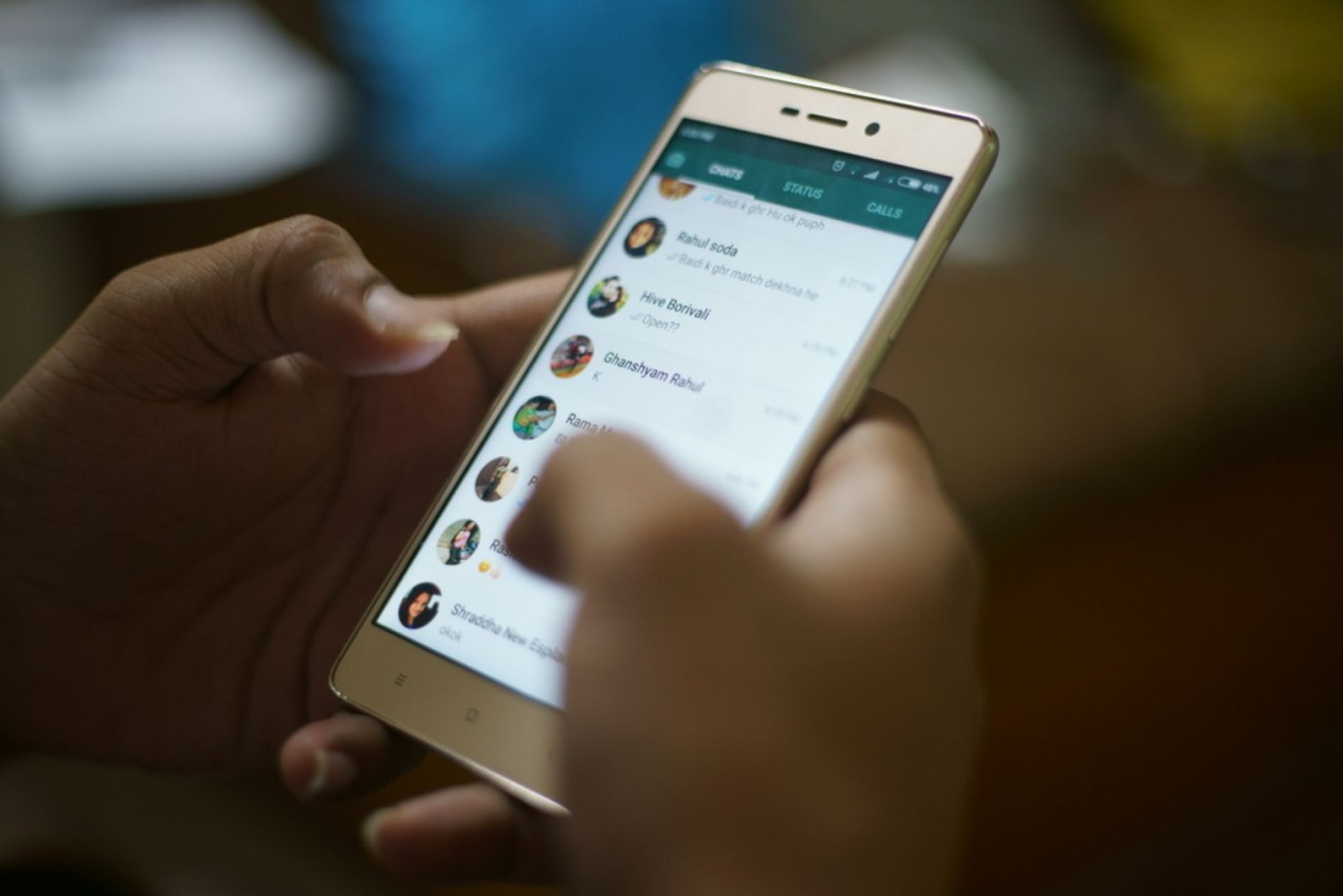 WhatsApp teste le design "Liquid Glass" sur iOS