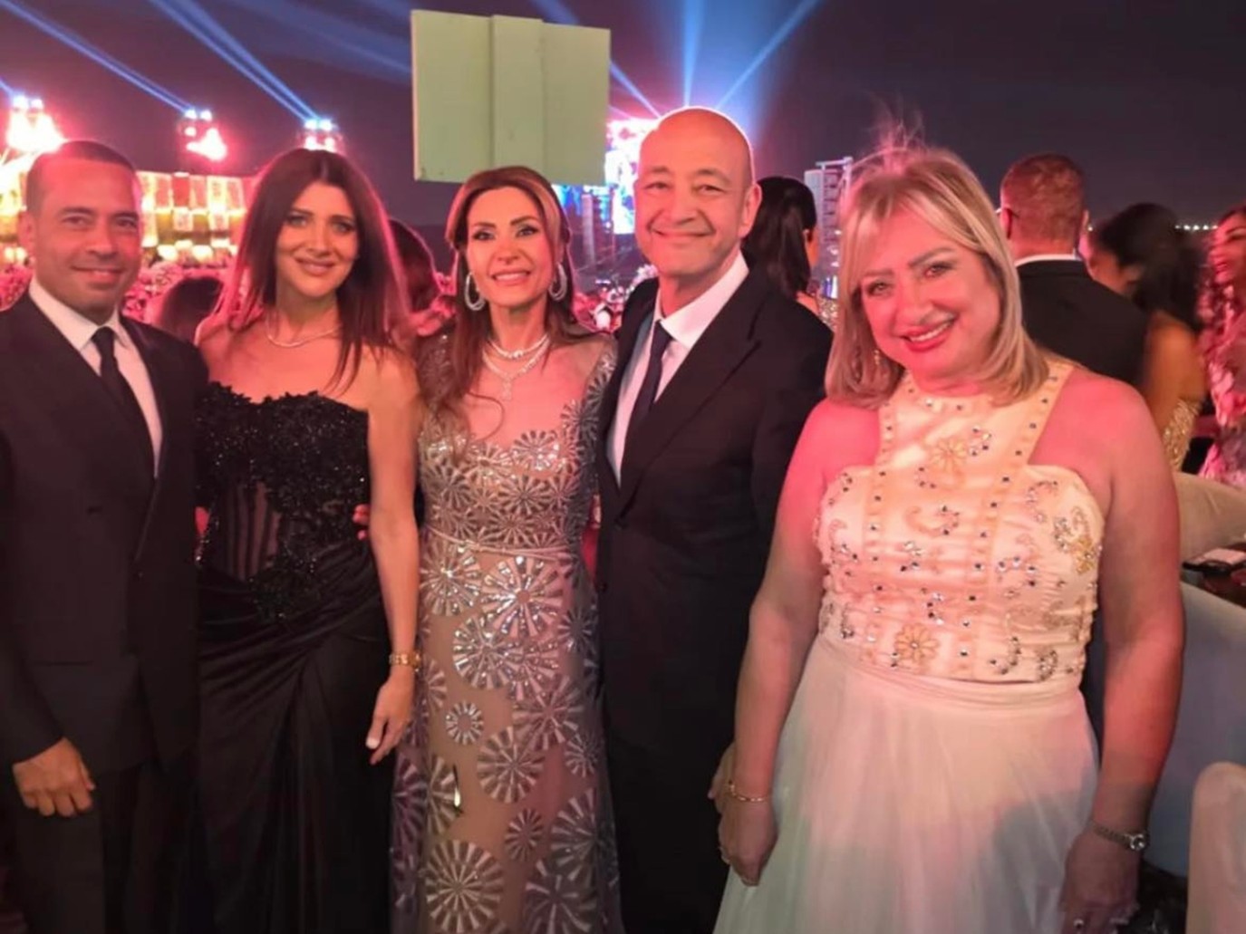عمرو أديب وعروسه دينا طلعت في أول ظهور بعد زواجهما