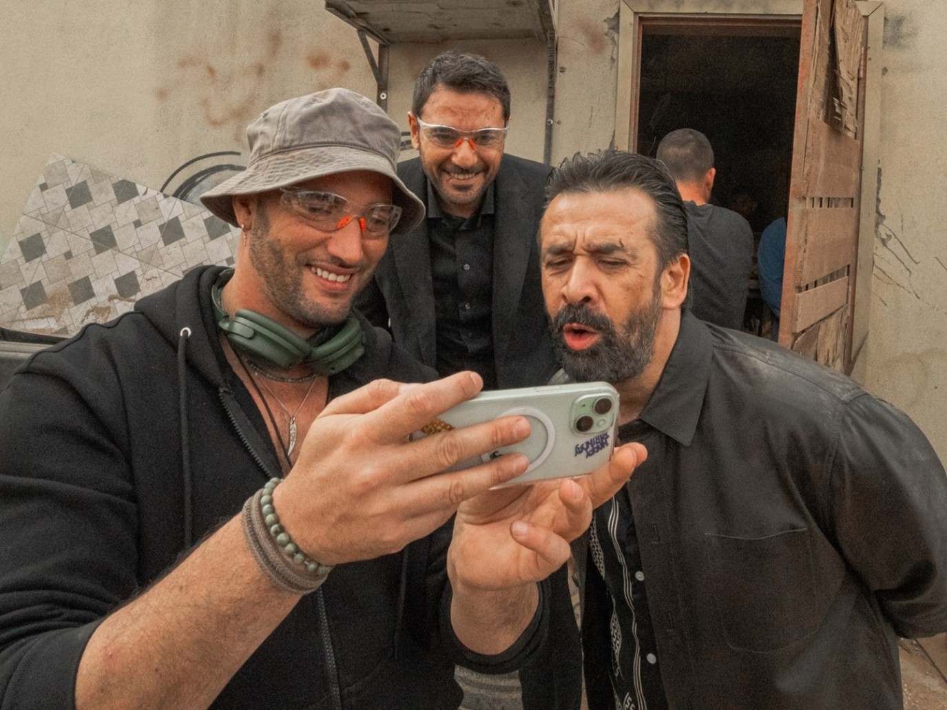 من أحمد عز إلى كريم عبد العزيز.. النجوم المصريون يفتحون الباب أمام المخرجين الأجانب