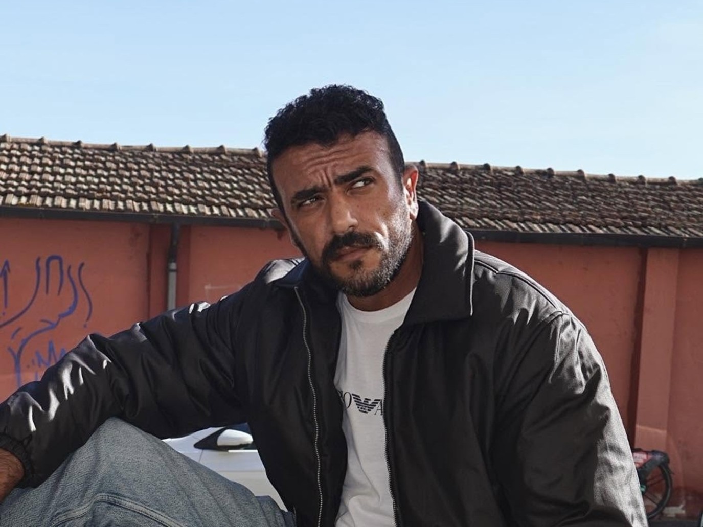 أحمد العوضي يكشف تعرض والده لأزمة صحية ونقله إلى المستشفى
