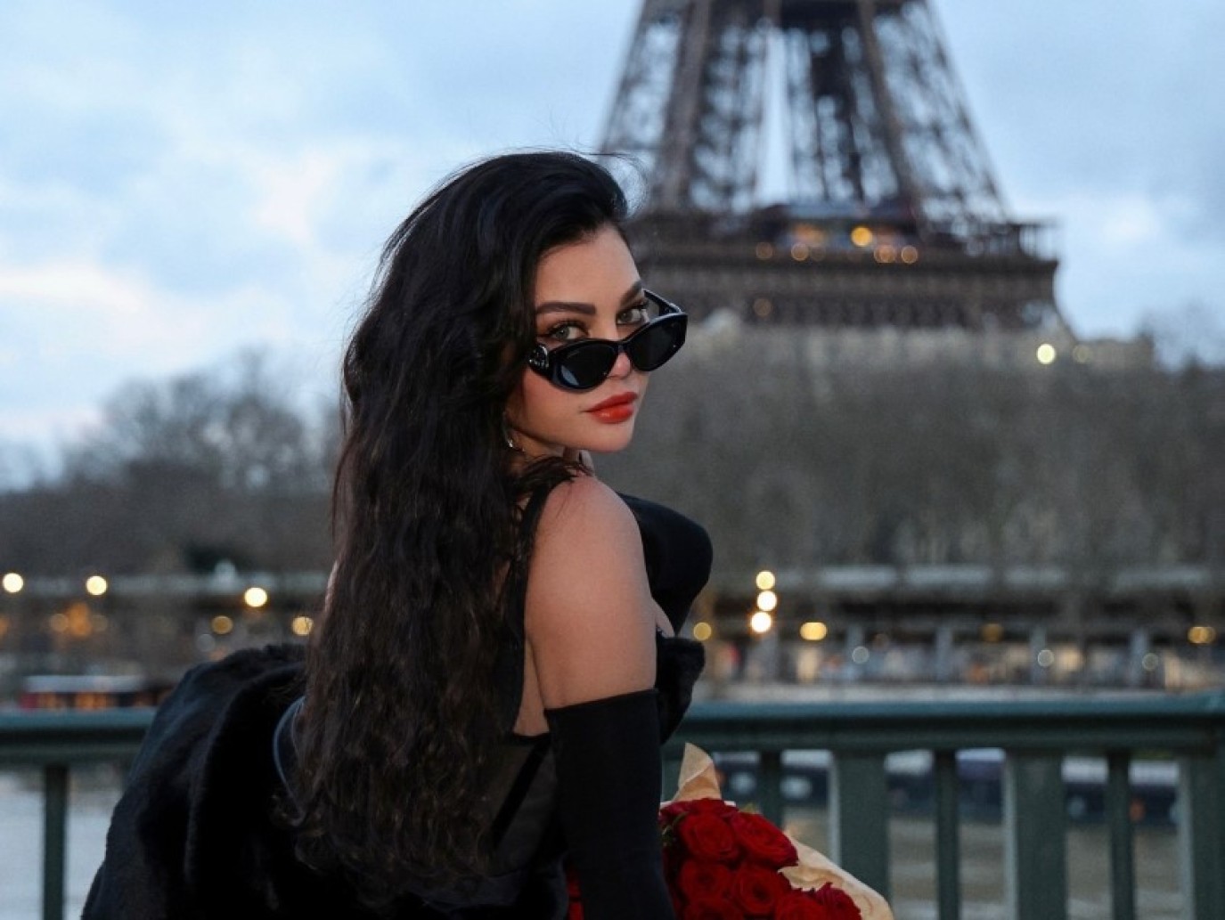 هيفاء وهبي تسخر من محاولات تشويه صورها: سلموا لي على اللي دافعين
