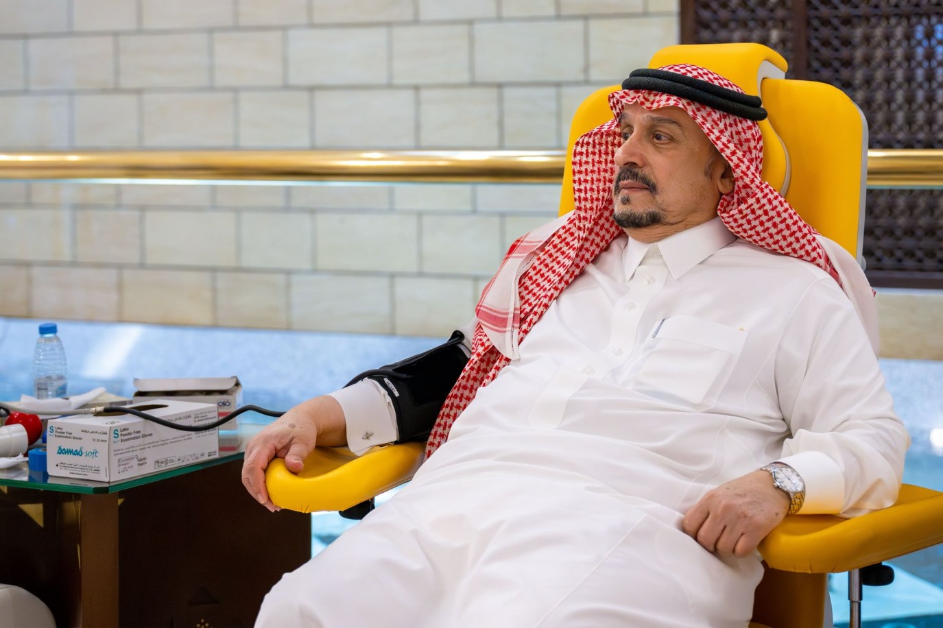 أمير منطقة الرياض يشارك في الحملة الوطنية السنوية للتبرع بالدم