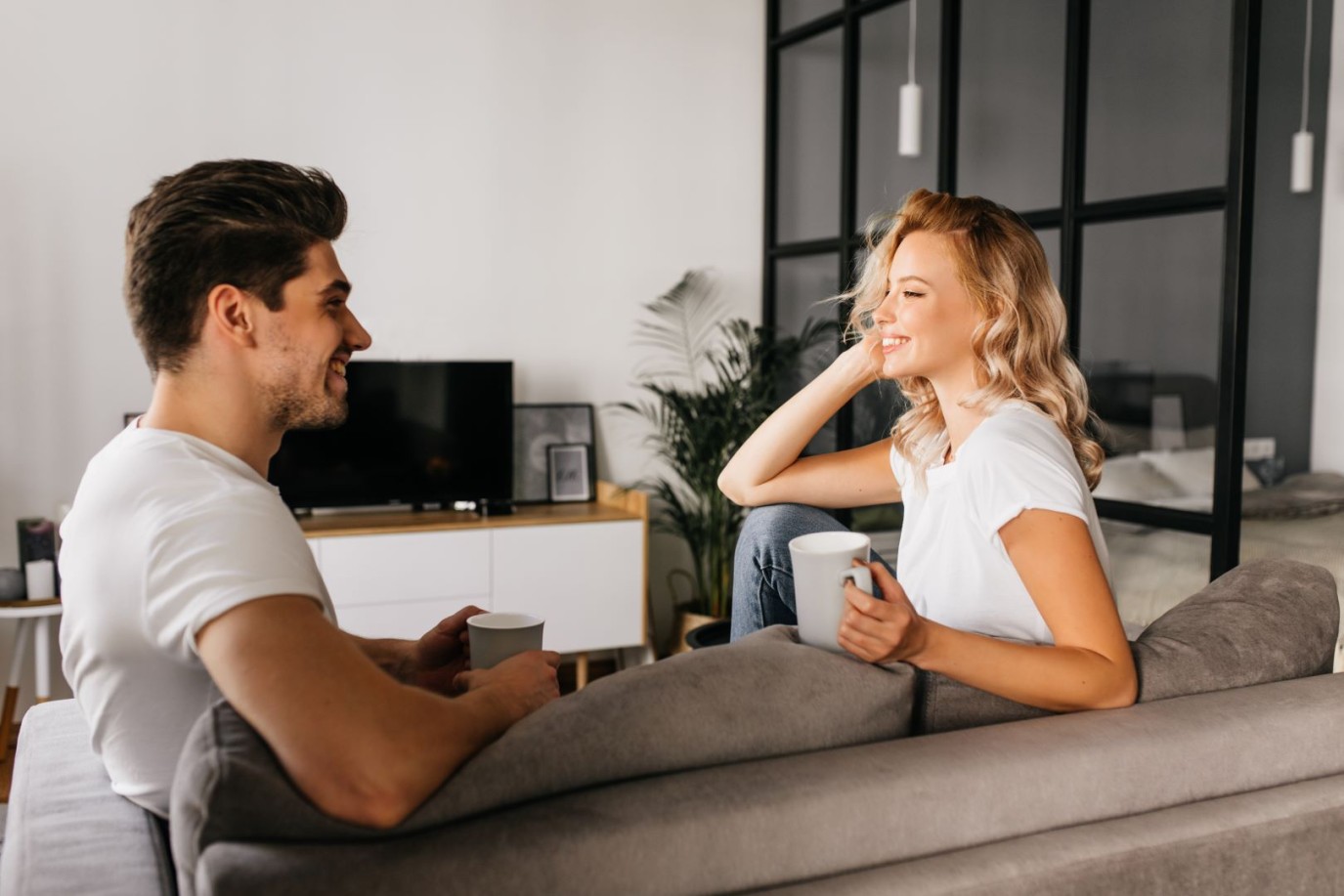 8 استراتيجيات ذكية لاحتواء شكوى الزوجة من قلة مشاعر زوجها وعدم اهتمامه