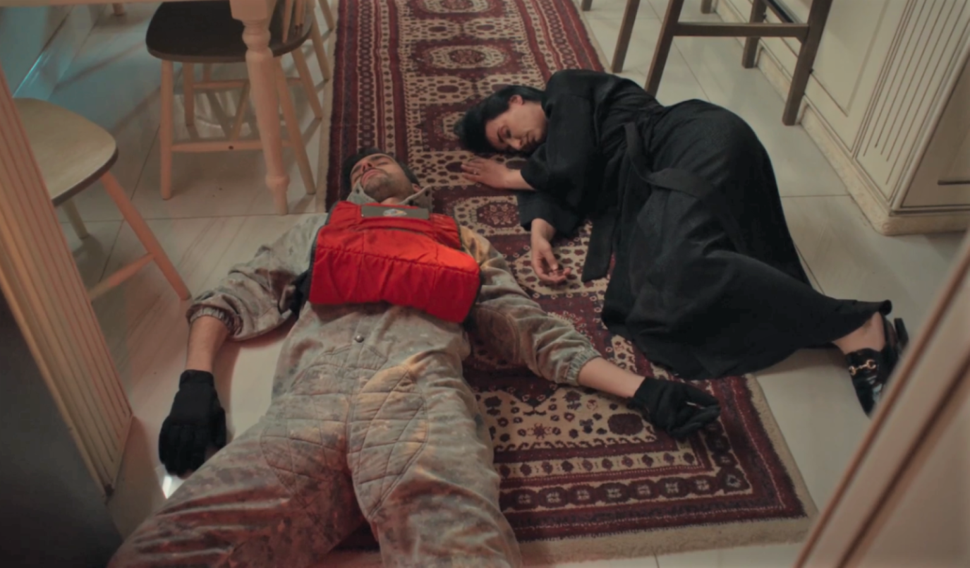مسلسل أحلى نصيب الحلقة 19: نورة تضرب فهد بعصاة وراكان يحاول السيطرة على الموقف ومساعدتها