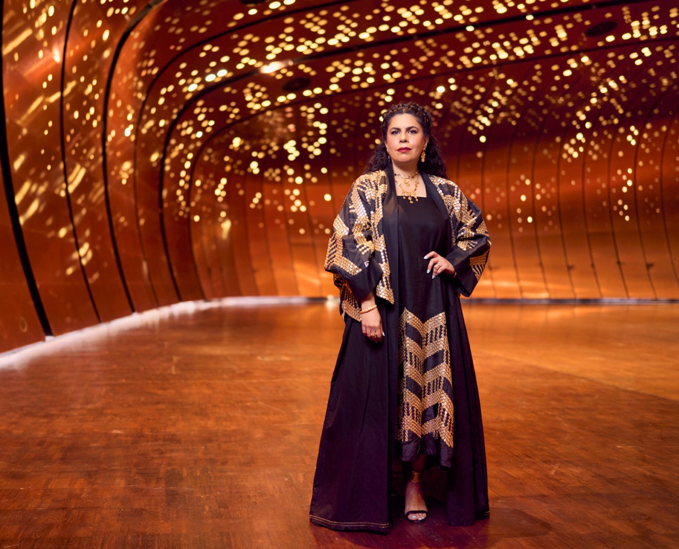 الفنانة البصرية السعودية منال الضويان: متحف «الذهب الأسود» يجمع بين التاريخ والتجارب الإنسانية
